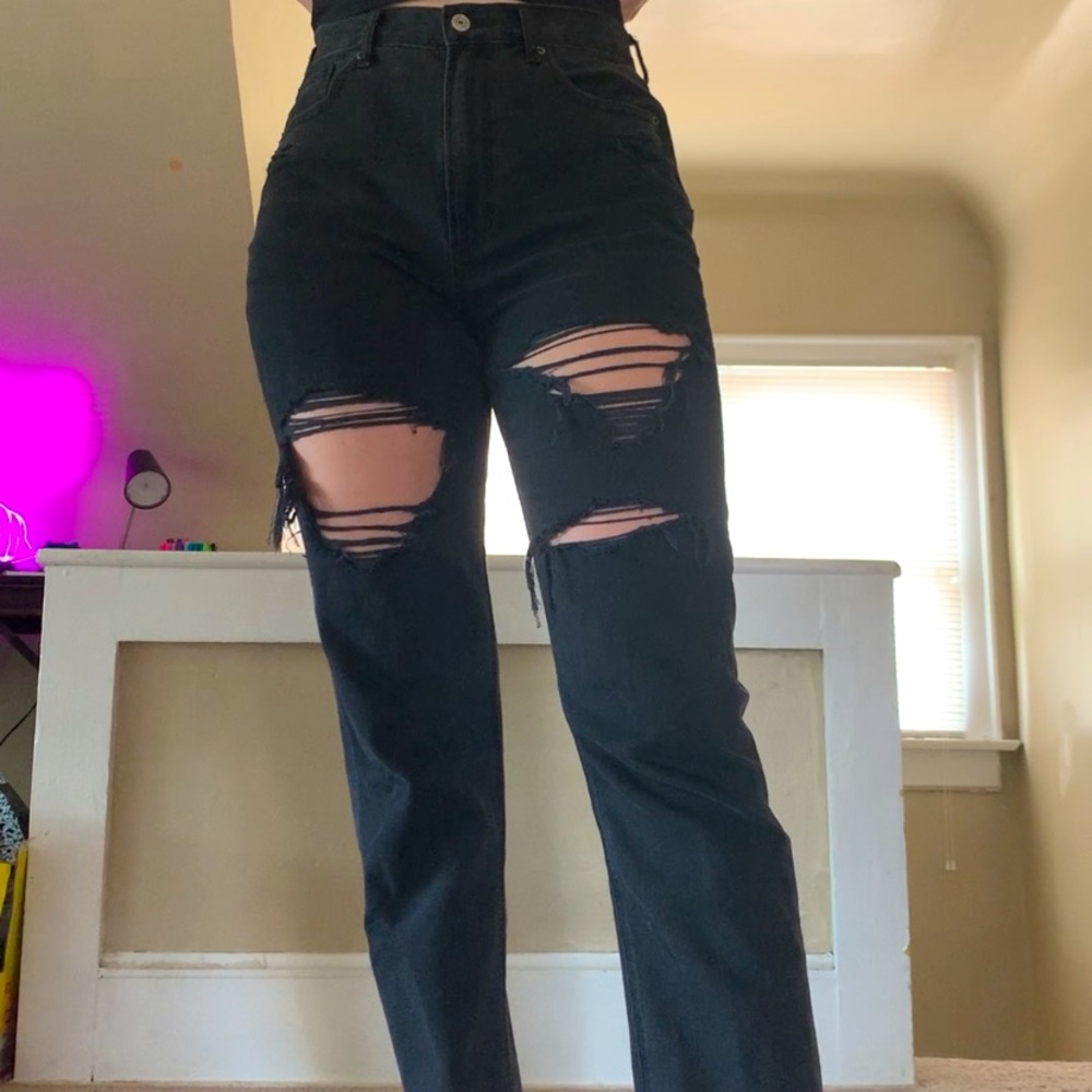 American Eagle black ripped mom jean
